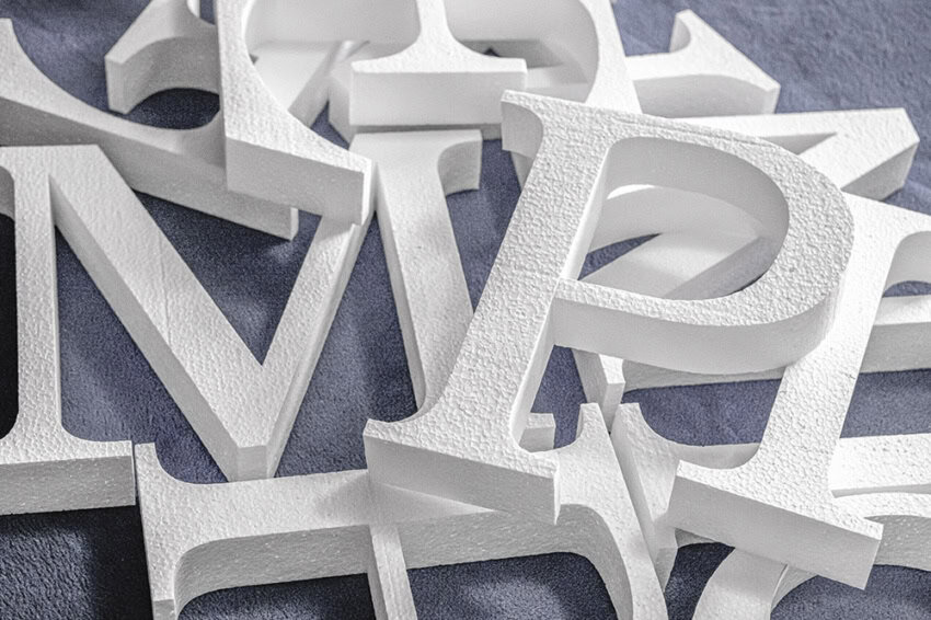 Buchstaben aus Polystyrol